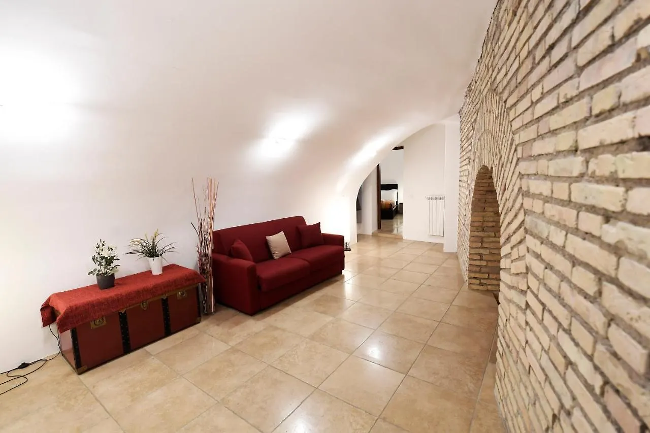 Easy Holidays - In Selci Colosseo Italy